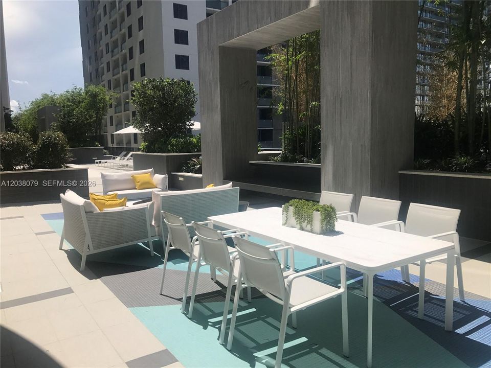 For Rent: $3,200 (1 beds, 1 baths, 541 Square Feet)