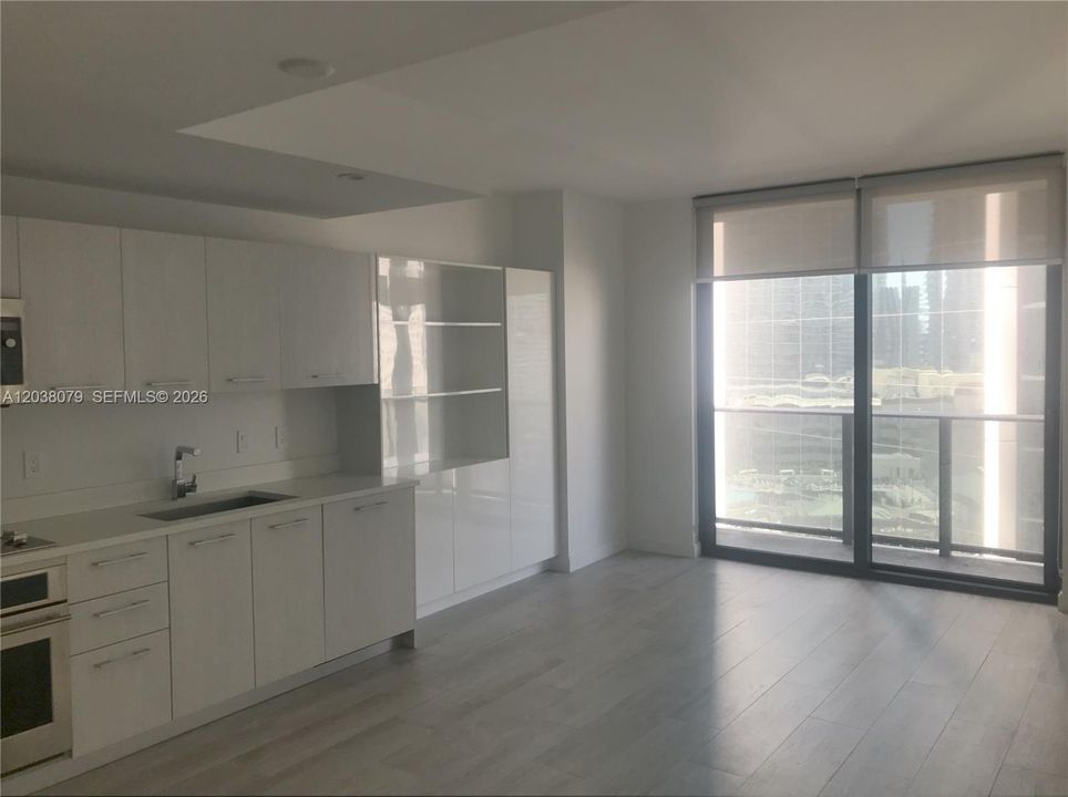 For Rent: $3,200 (1 beds, 1 baths, 541 Square Feet)