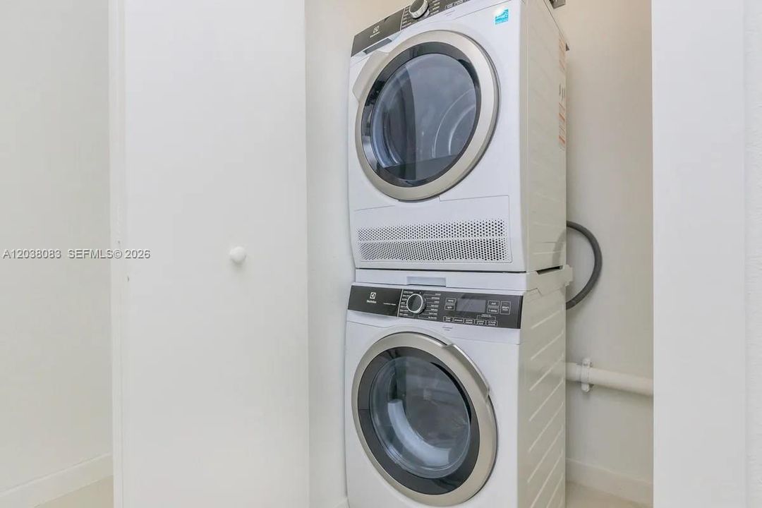 En Renta: $2,356 (2 camas, 2 baños, 1034 Pies cuadrados)