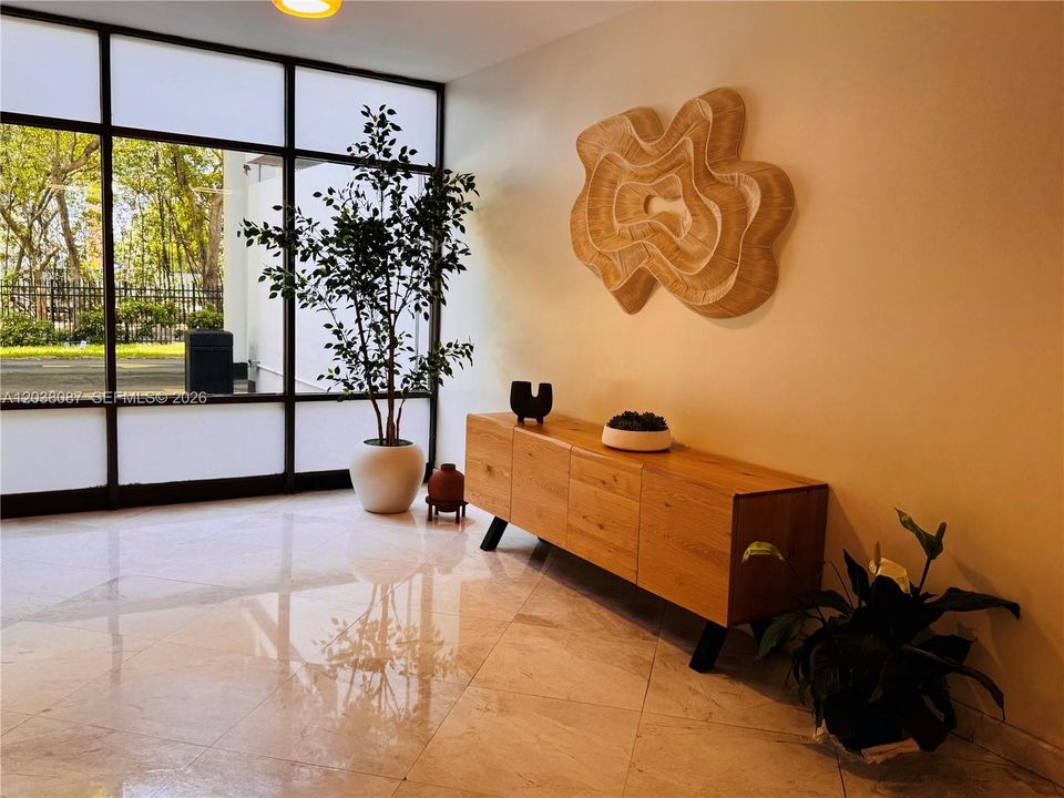 For Sale: $168,900 (1 beds, 15 baths, 887 Square Feet)