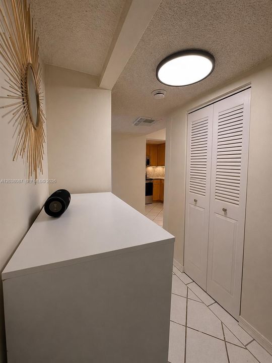 For Sale: $168,900 (1 beds, 15 baths, 887 Square Feet)