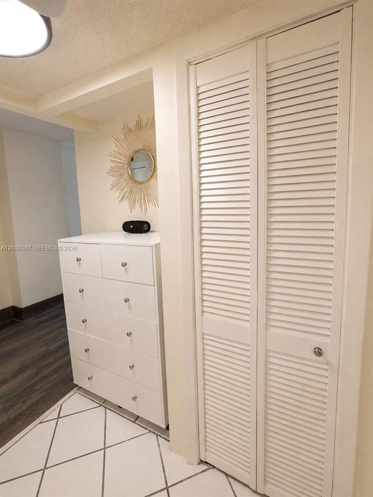 For Sale: $168,900 (1 beds, 15 baths, 887 Square Feet)
