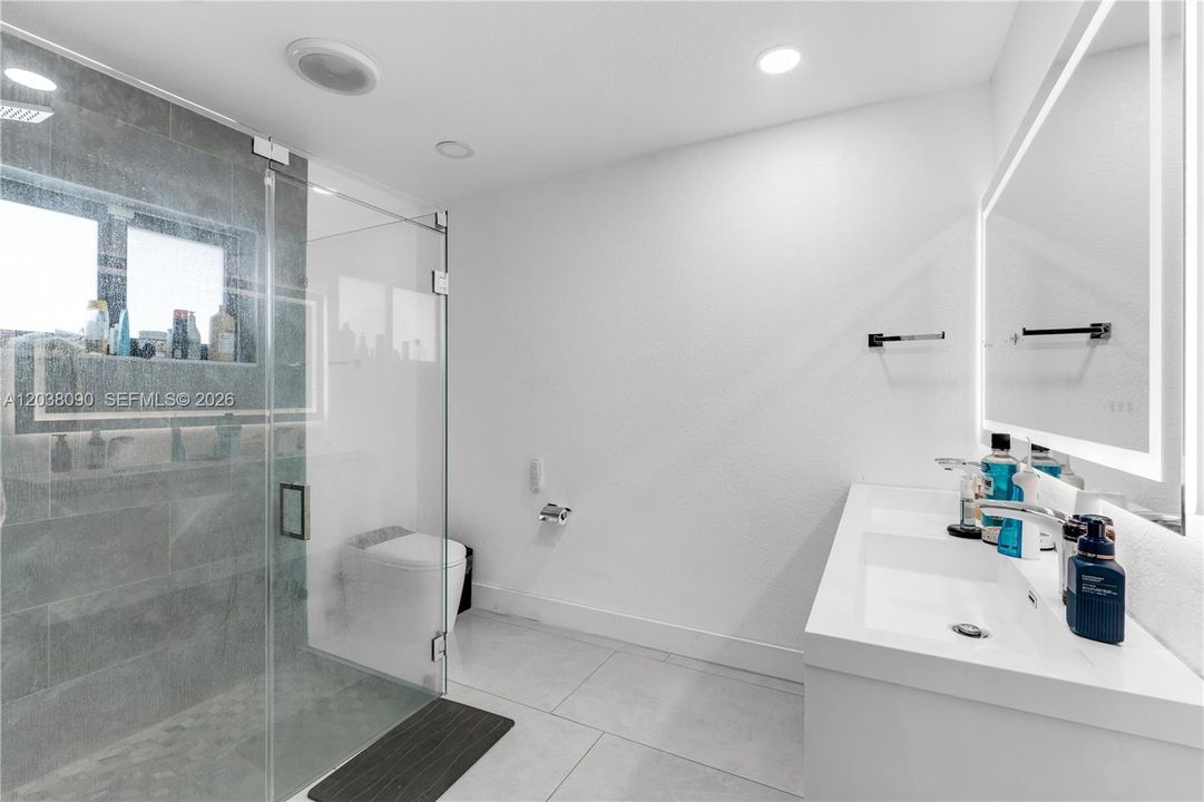 For Sale: $1,900,000 (5 beds, 3 baths, 2191 Square Feet)