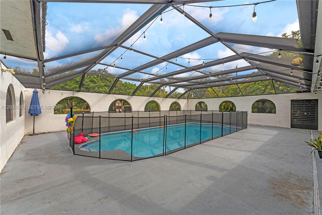 For Sale: $1,900,000 (5 beds, 3 baths, 2191 Square Feet)