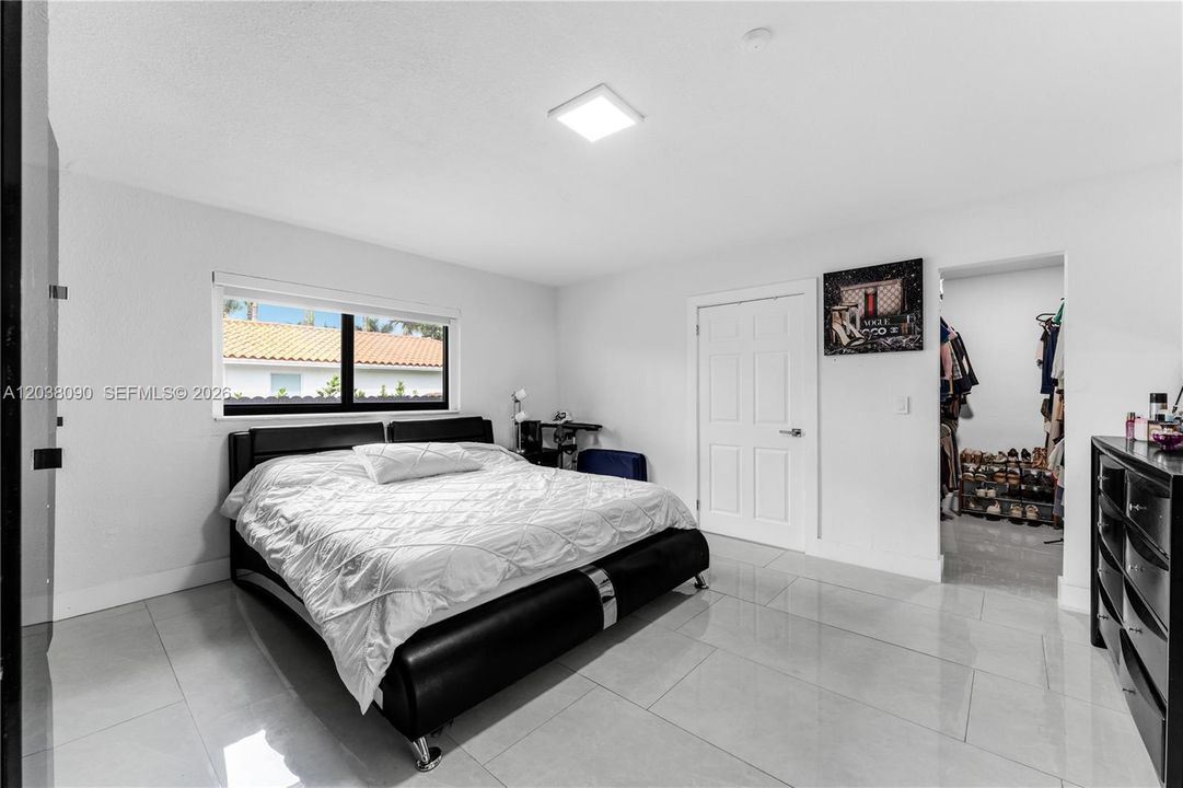 For Sale: $1,900,000 (5 beds, 3 baths, 2191 Square Feet)