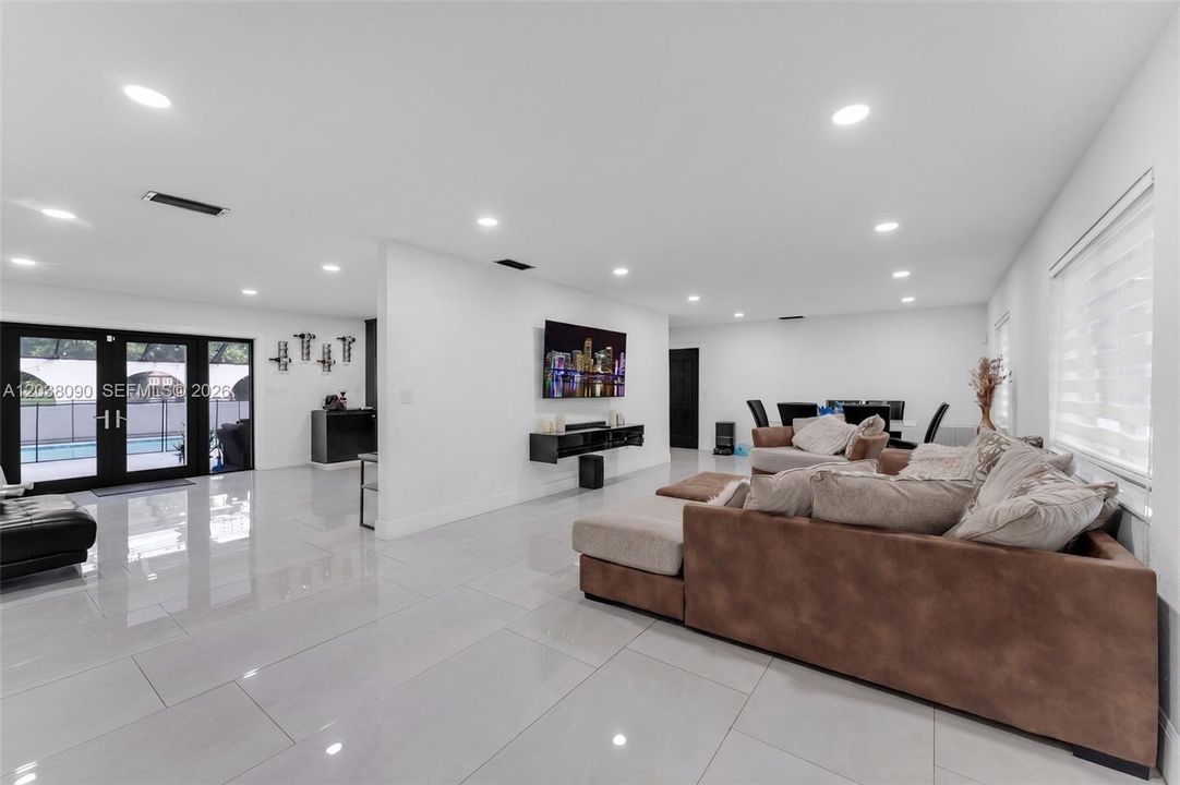 For Sale: $1,900,000 (5 beds, 3 baths, 2191 Square Feet)