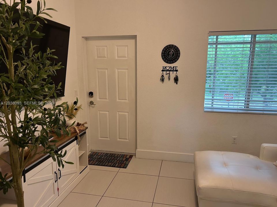 En Renta: $2,400 (2 camas, 2 baños, 807 Pies cuadrados)