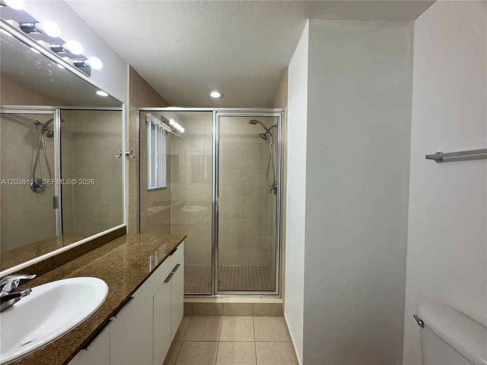 В аренду: $2,850 (2 спален, 2 ванн, 1350 Квадратных фут)
