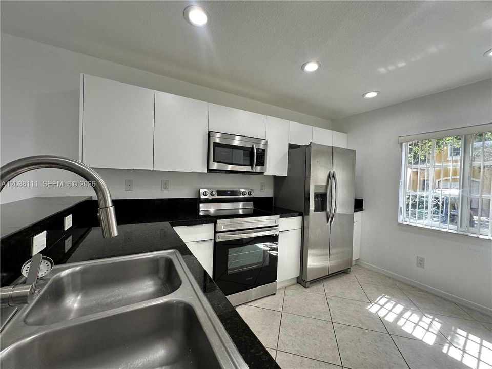 В аренду: $2,850 (2 спален, 2 ванн, 1350 Квадратных фут)