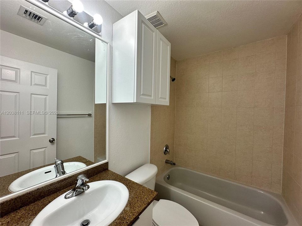 В аренду: $2,850 (2 спален, 2 ванн, 1350 Квадратных фут)
