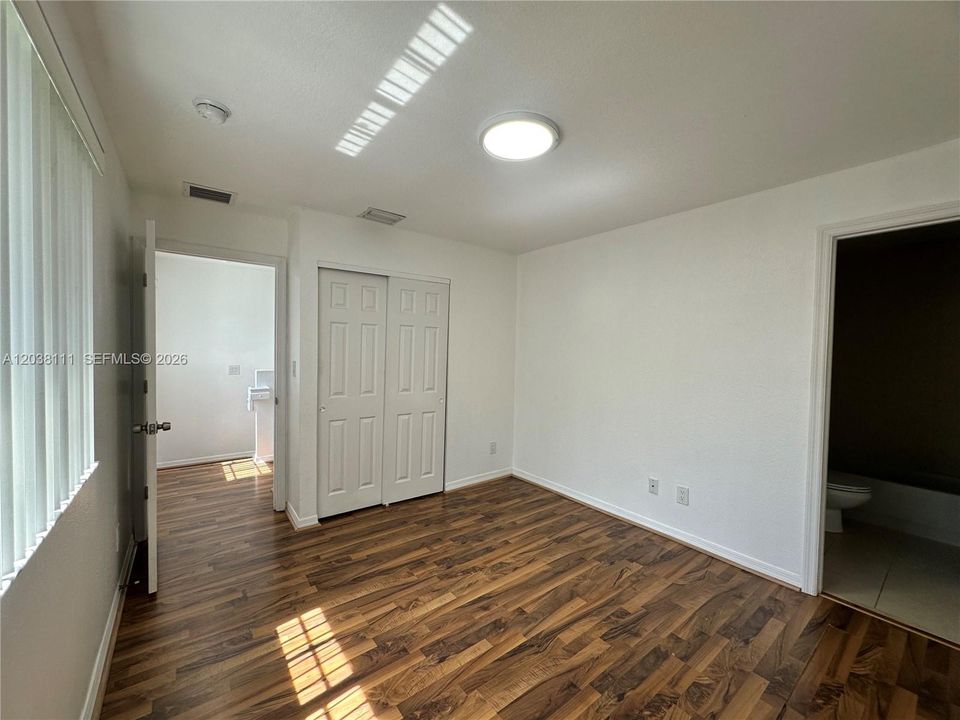 В аренду: $2,850 (2 спален, 2 ванн, 1350 Квадратных фут)