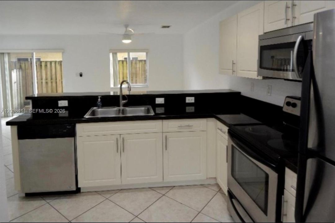 В аренду: $2,850 (2 спален, 2 ванн, 1350 Квадратных фут)