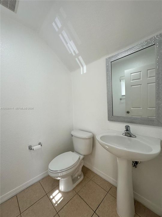 В аренду: $2,850 (2 спален, 2 ванн, 1350 Квадратных фут)