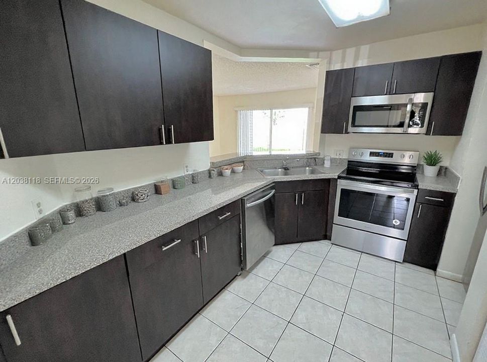 For Sale: $180,000 (2 beds, 2 baths, 1020 Square Feet)