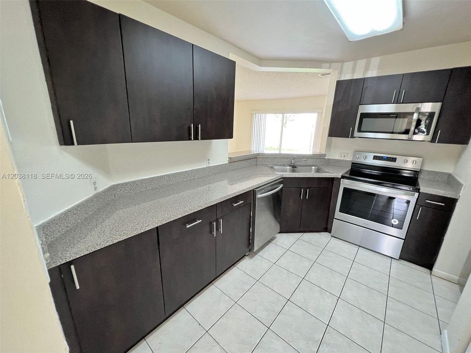For Sale: $180,000 (2 beds, 2 baths, 1020 Square Feet)