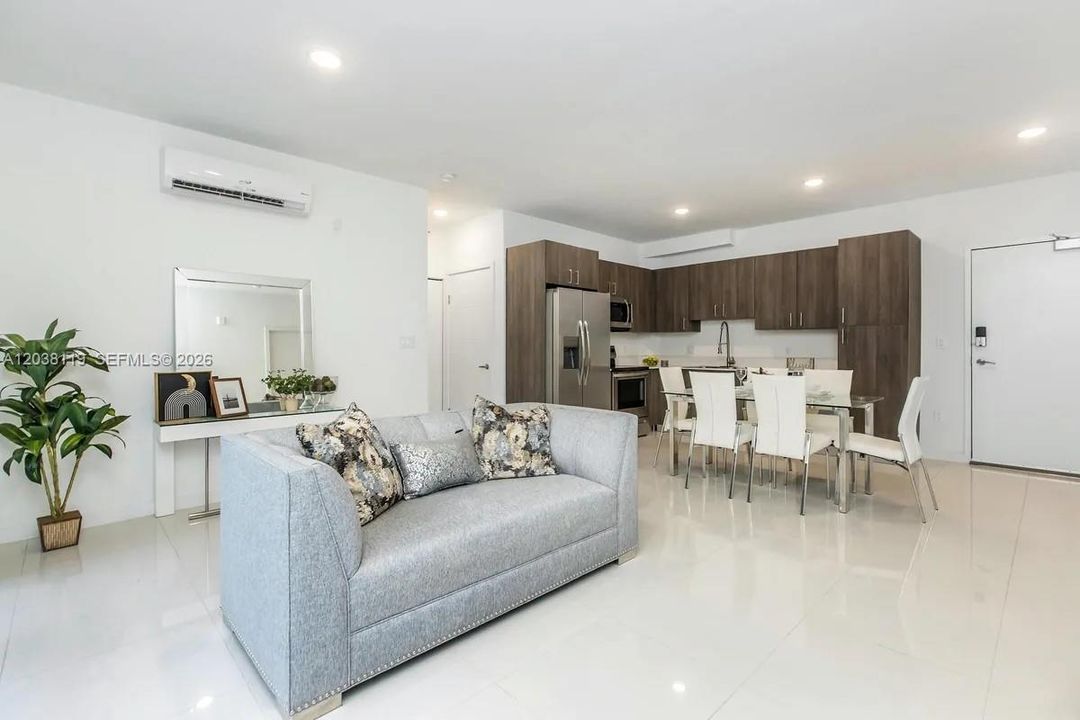 En Renta: $2,556 (2 camas, 2 baños, 1175 Pies cuadrados)