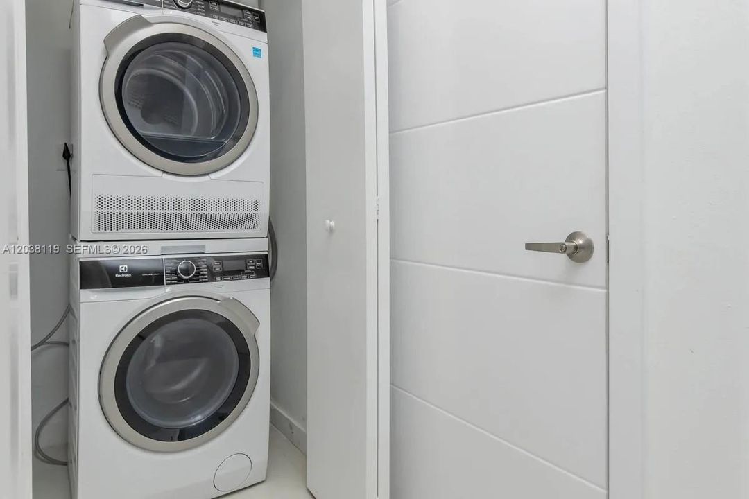 En Renta: $2,556 (2 camas, 2 baños, 1175 Pies cuadrados)