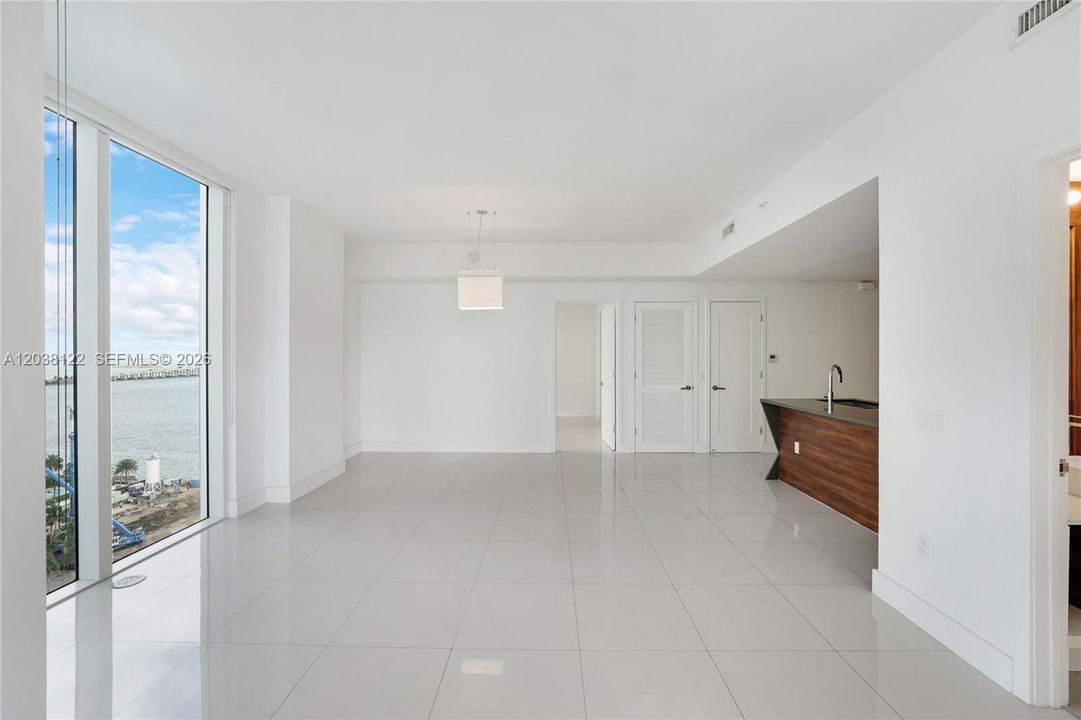 For Sale: $750,000 (2 beds, 2 baths, 1170 Square Feet)