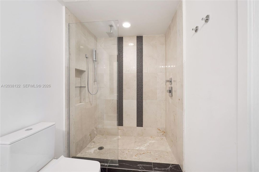 For Sale: $750,000 (2 beds, 2 baths, 1170 Square Feet)
