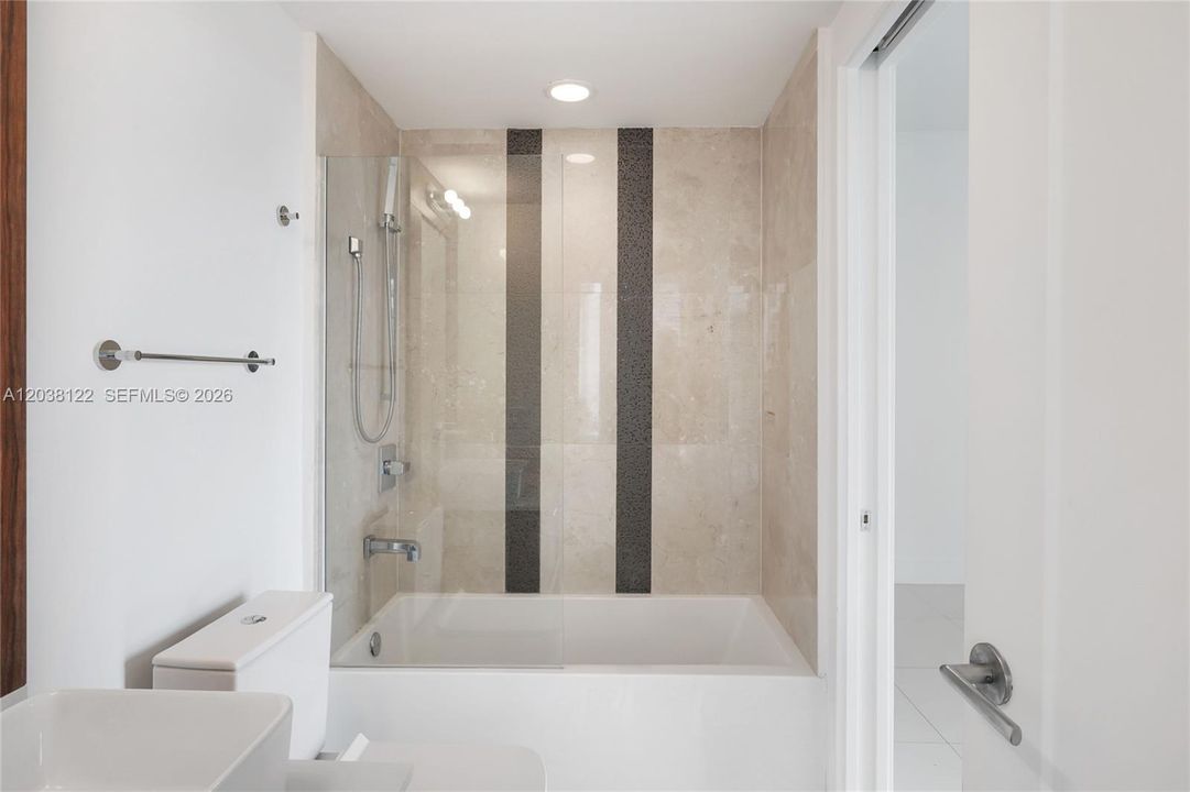 For Sale: $750,000 (2 beds, 2 baths, 1170 Square Feet)