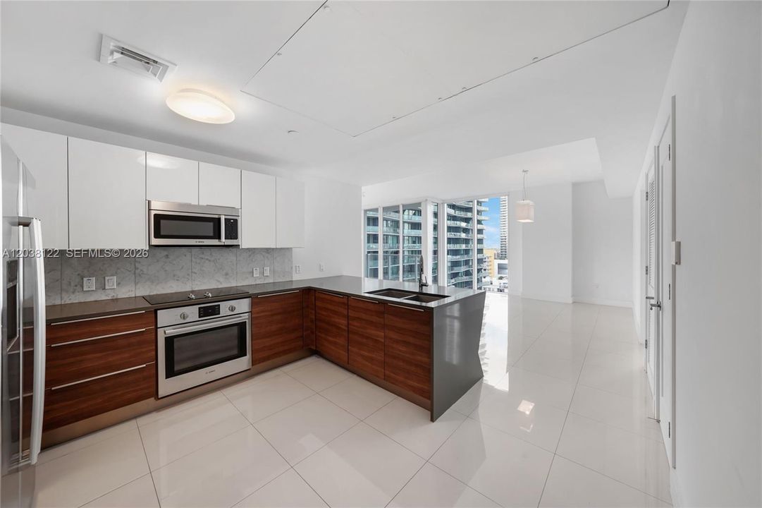 For Sale: $750,000 (2 beds, 2 baths, 1170 Square Feet)