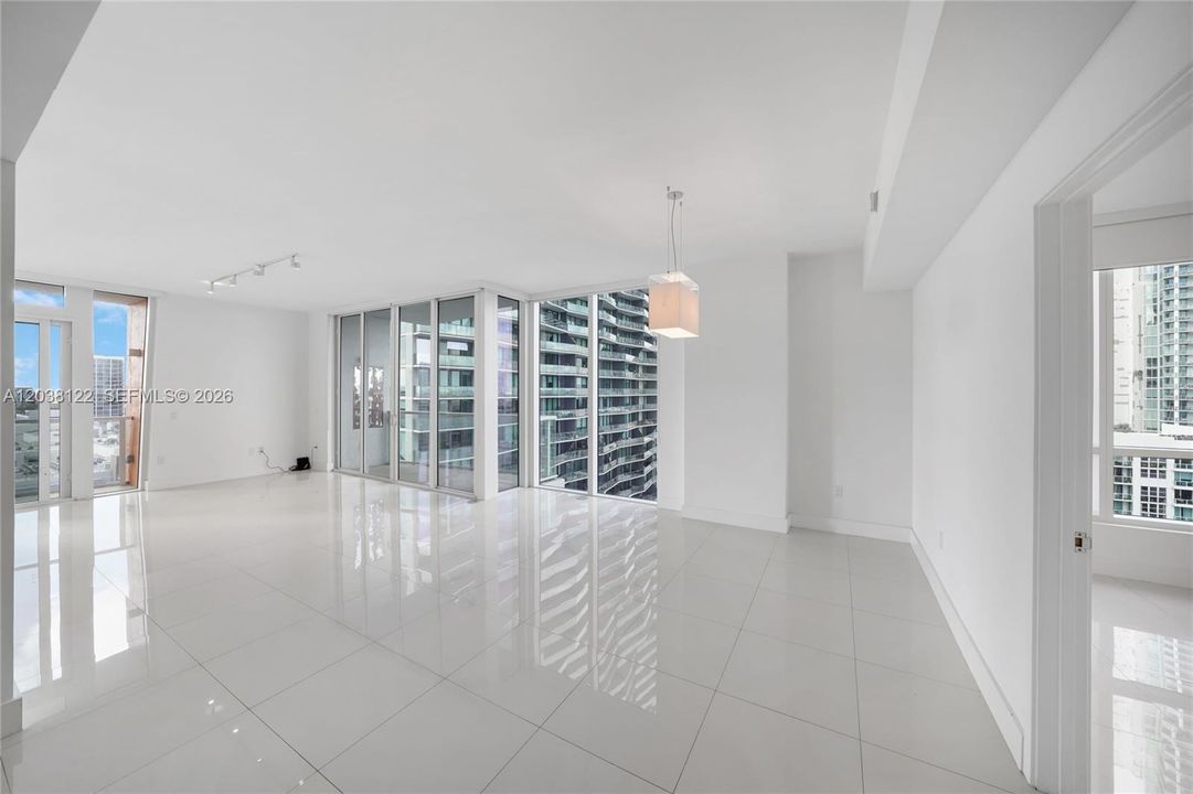 For Sale: $750,000 (2 beds, 2 baths, 1170 Square Feet)