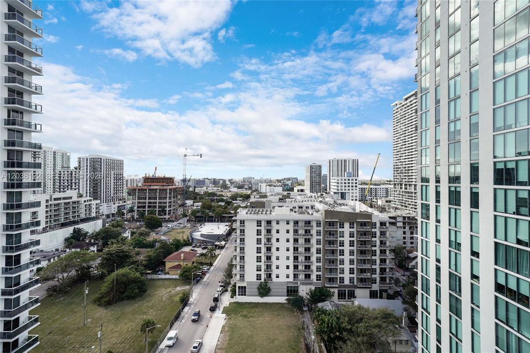 For Sale: $750,000 (2 beds, 2 baths, 1170 Square Feet)