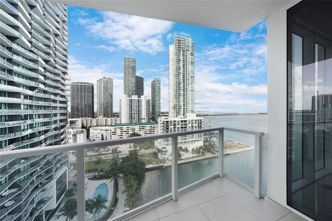 For Sale: $750,000 (2 beds, 2 baths, 1170 Square Feet)