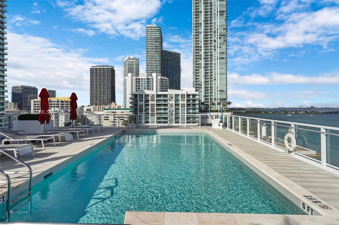 For Sale: $750,000 (2 beds, 2 baths, 1170 Square Feet)