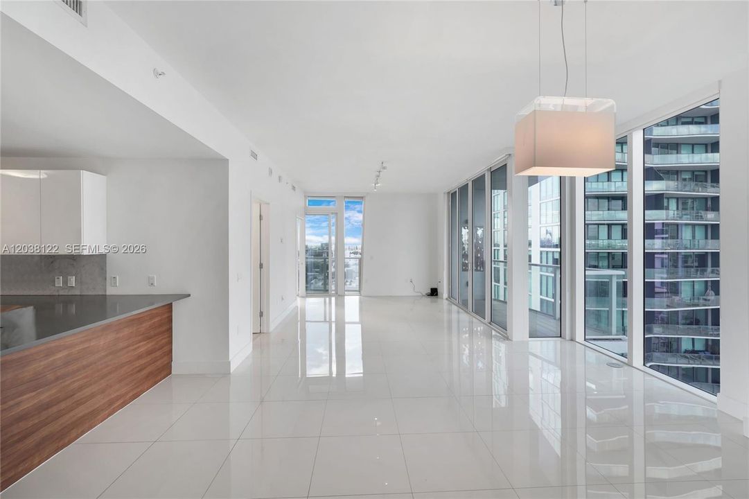 For Sale: $750,000 (2 beds, 2 baths, 1170 Square Feet)