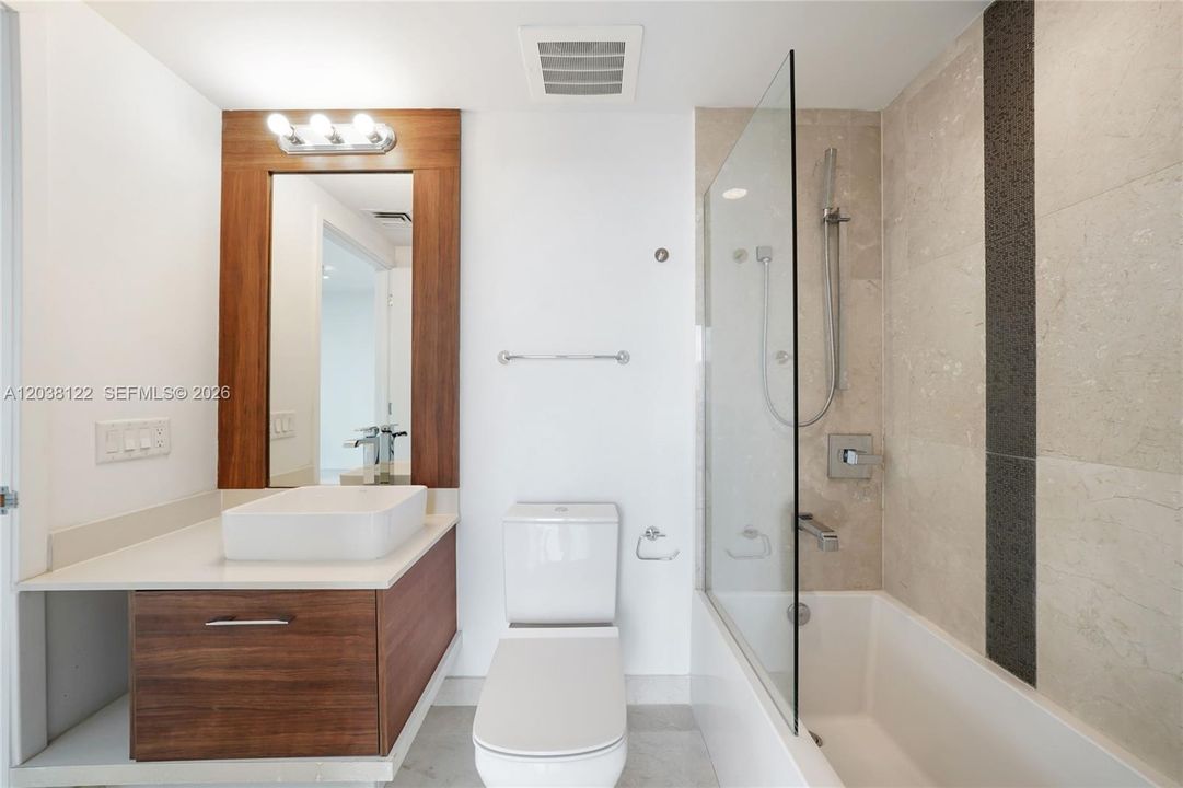 For Sale: $750,000 (2 beds, 2 baths, 1170 Square Feet)
