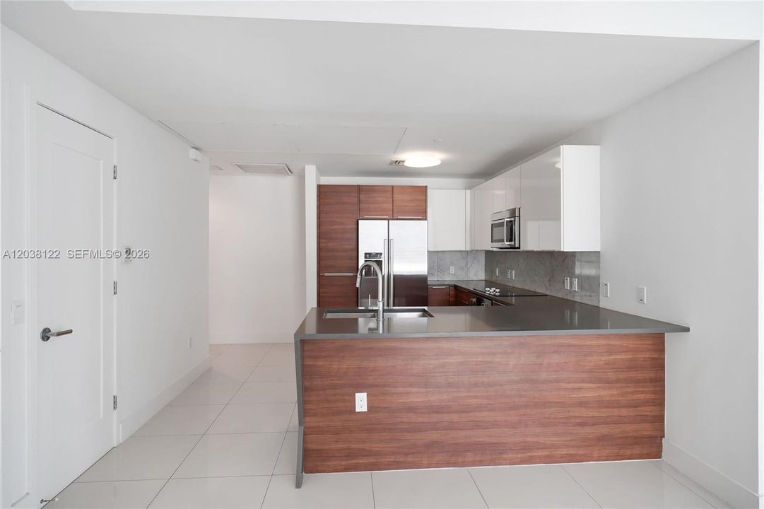 For Sale: $750,000 (2 beds, 2 baths, 1170 Square Feet)