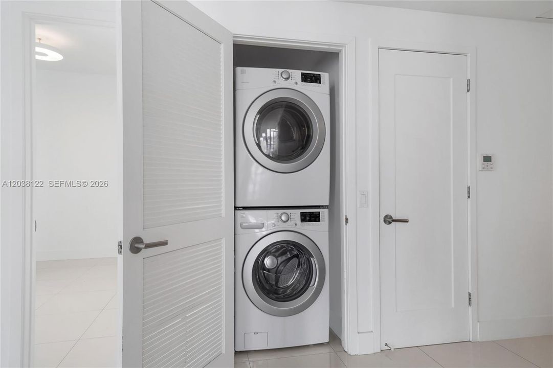 For Sale: $750,000 (2 beds, 2 baths, 1170 Square Feet)