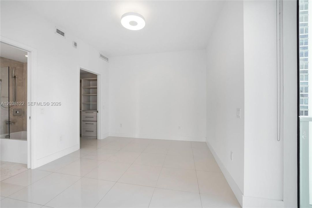 For Sale: $750,000 (2 beds, 2 baths, 1170 Square Feet)