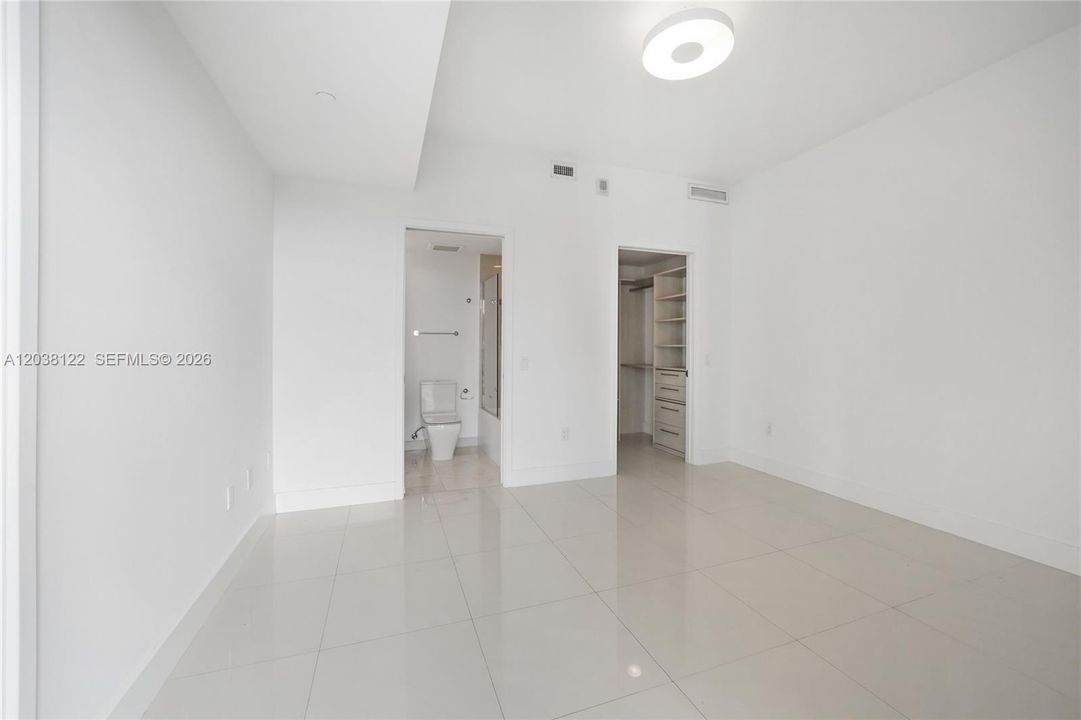 For Sale: $750,000 (2 beds, 2 baths, 1170 Square Feet)