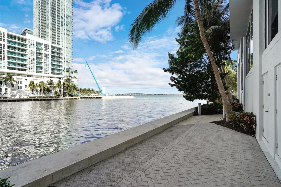 For Sale: $750,000 (2 beds, 2 baths, 1170 Square Feet)