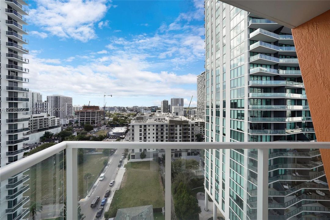For Sale: $750,000 (2 beds, 2 baths, 1170 Square Feet)