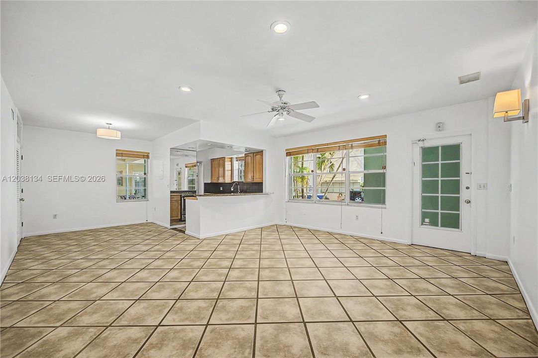 For Sale: $399,000 (2 beds, 1 baths, 1030 Square Feet)