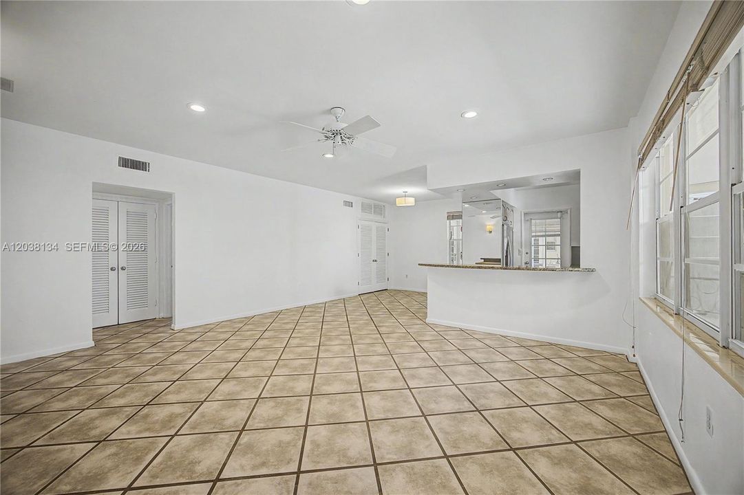 For Sale: $399,000 (2 beds, 1 baths, 1030 Square Feet)