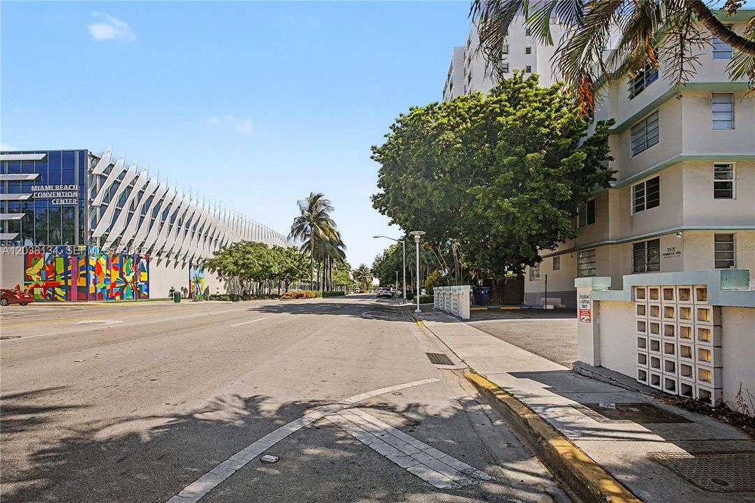 For Sale: $399,000 (2 beds, 1 baths, 1030 Square Feet)