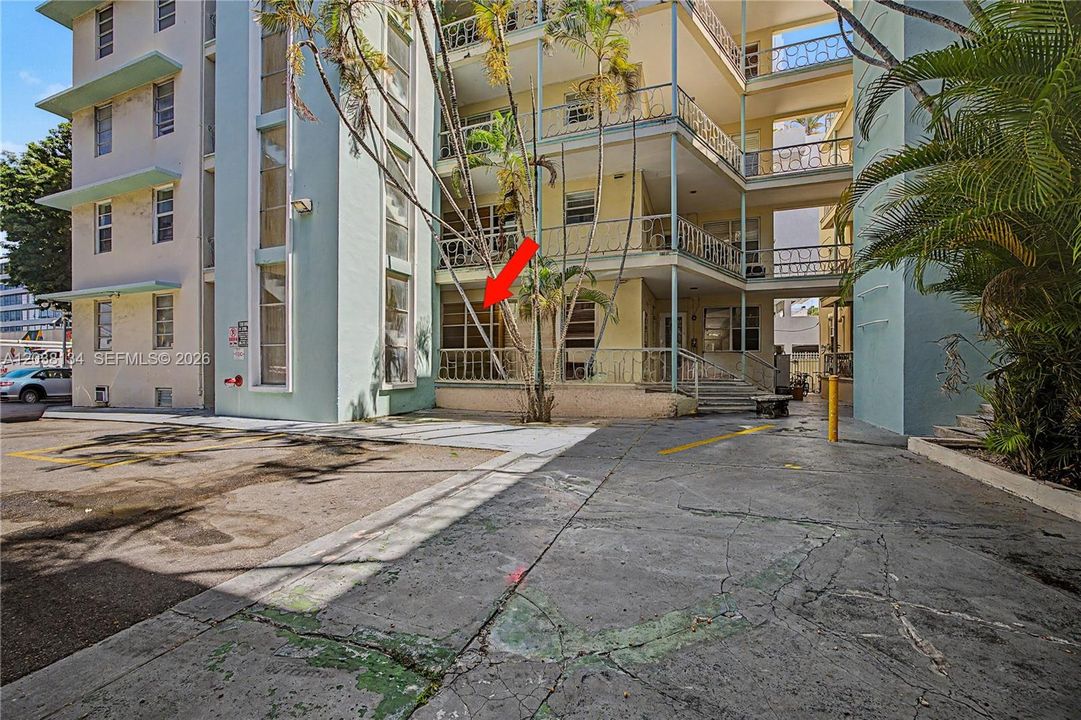 For Sale: $399,000 (2 beds, 1 baths, 1030 Square Feet)