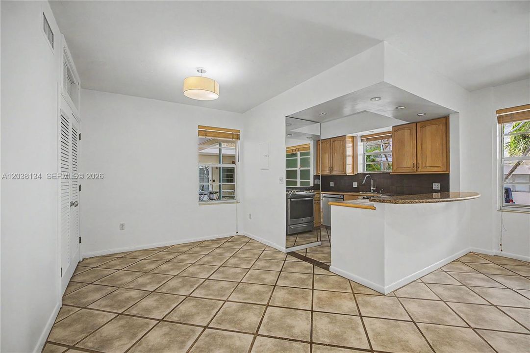 For Sale: $399,000 (2 beds, 1 baths, 1030 Square Feet)
