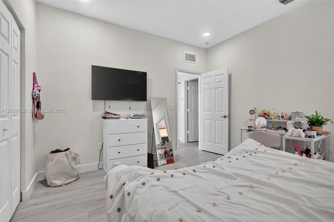 For Rent: $4,500 (3 beds, 2 baths, 2421 Square Feet)