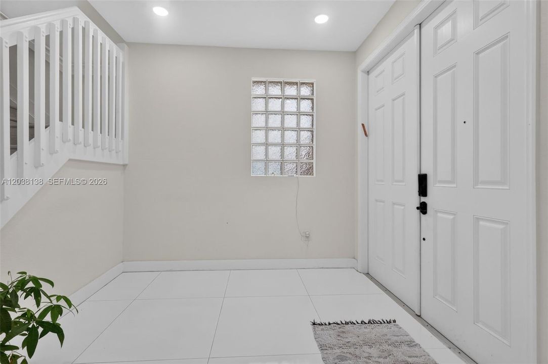 For Rent: $4,500 (3 beds, 2 baths, 2421 Square Feet)