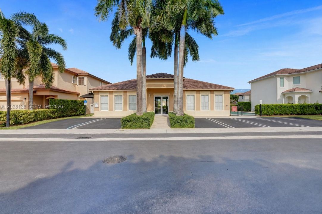 For Rent: $4,500 (3 beds, 2 baths, 2421 Square Feet)