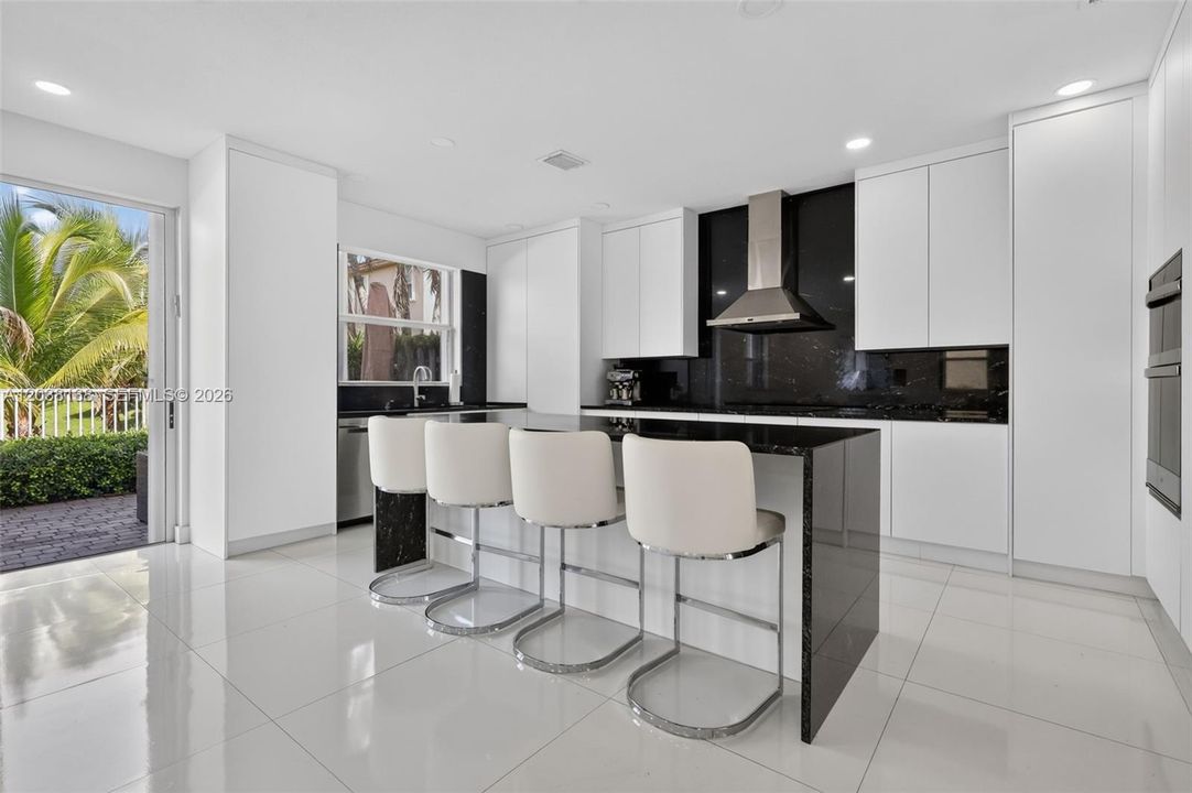 For Rent: $4,500 (3 beds, 2 baths, 2421 Square Feet)