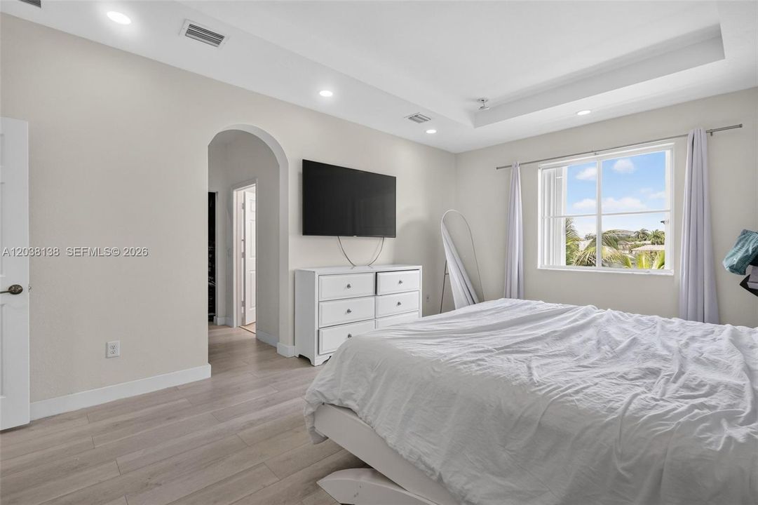 For Rent: $4,500 (3 beds, 2 baths, 2421 Square Feet)