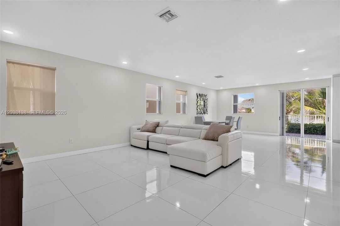 For Rent: $4,500 (3 beds, 2 baths, 2421 Square Feet)