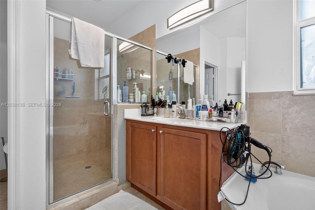 For Rent: $4,500 (3 beds, 2 baths, 2421 Square Feet)