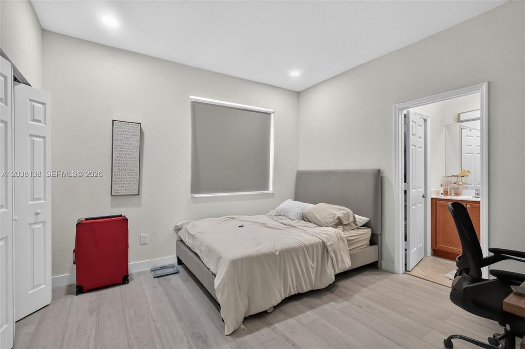 For Rent: $4,500 (3 beds, 2 baths, 2421 Square Feet)